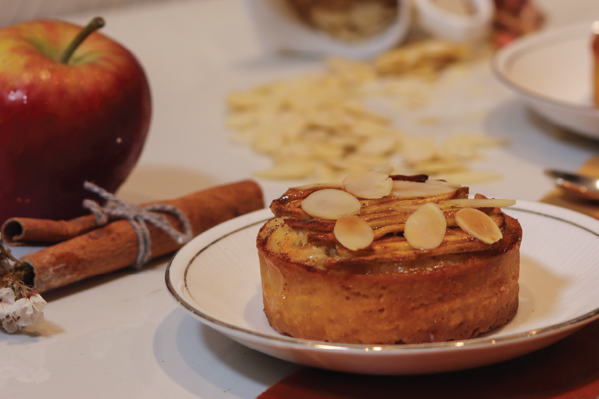 Apple &amp; Almond Tart 🟡